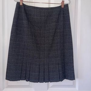 Anne Klein suit plaid and pleaded gray skirt size 6